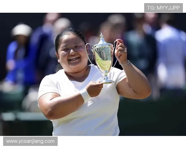 网球新星崛起 突破大满贯纪录 成就历史性胜利
