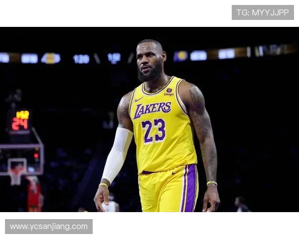 詹姆斯伤情更新：湖人队期待他尽快恢复，目标冲击季后赛深度