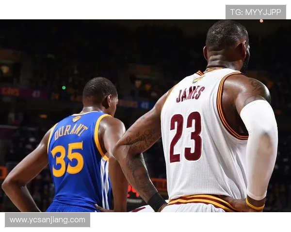 詹姆斯和杜兰特携手亮相全明星赛 球迷期待新赛季对决火爆上演